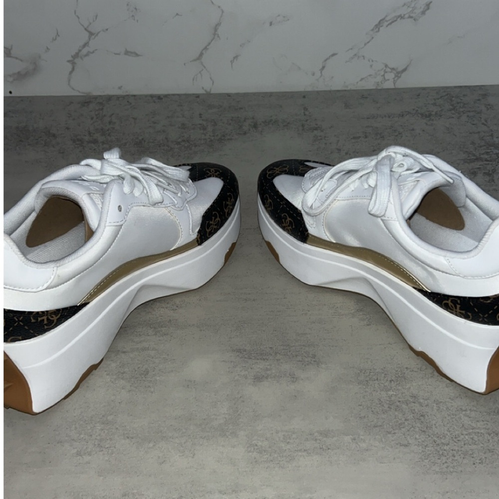 Guess Calebb Logo Print Sneaker - Picture 10 of 11